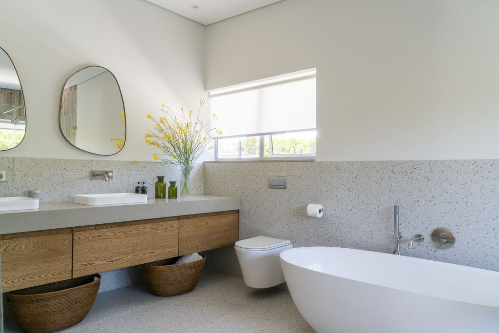 6 on Heide4 Petit Plaisir Bathroom