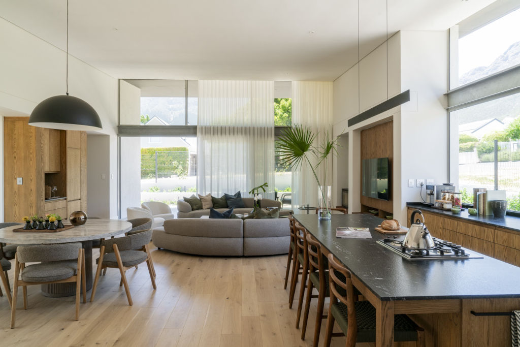 6 on Heide Living Rooms